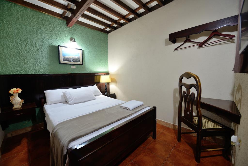 Hotel Libano León Екстериор снимка