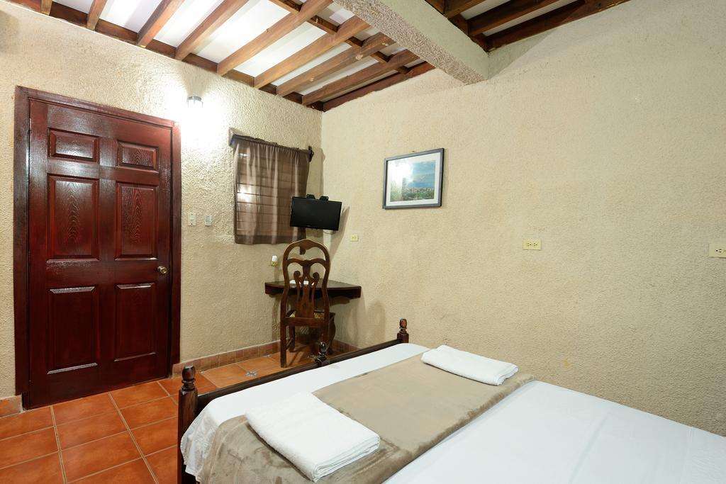 Hotel Libano León Екстериор снимка